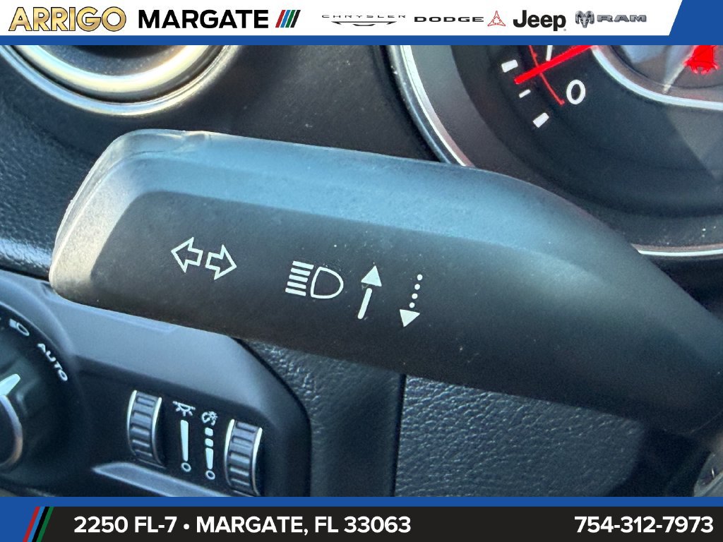 Used 2022 Jeep Wrangler Unlimited Rubicon AWD/4WD image 32