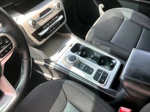 Used 2023 Ford Explorer XLT RWD image 18