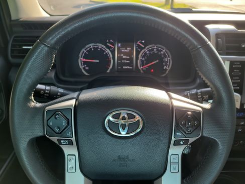 Used 2021 Toyota 4Runner Limited AWD/4WD image 32