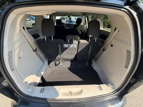 Used 2020 Chrysler Voyager L FWD image 33