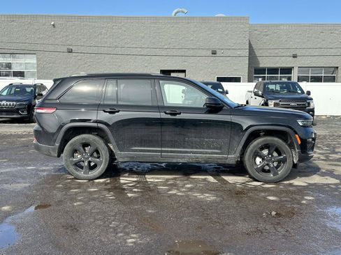 Used 2023 Jeep Grand Cherokee Limited w/ Black Appearance Package image 2