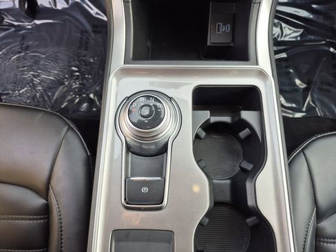 Used 2024 Ford Edge SEL image 10