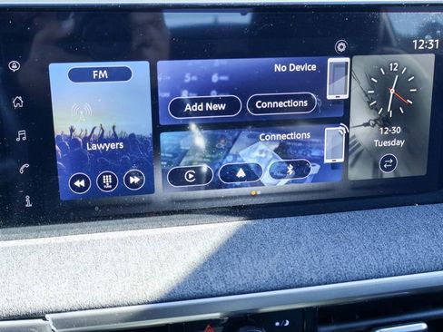 Used 2025 Nissan Kicks SV w/ Charging Package image 5