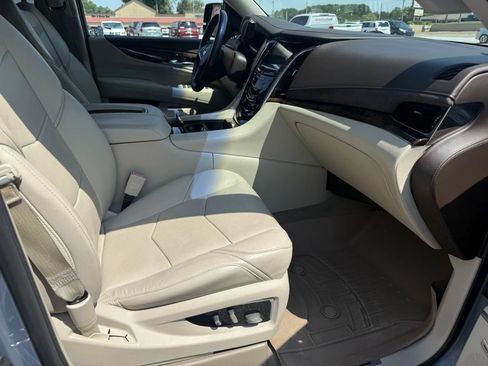 Used 2016 Cadillac Escalade Luxury AWD/4WD image 34