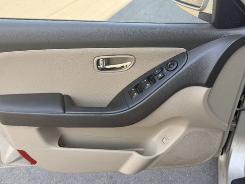 Used 2010 Hyundai Elantra GLS FWD image 10