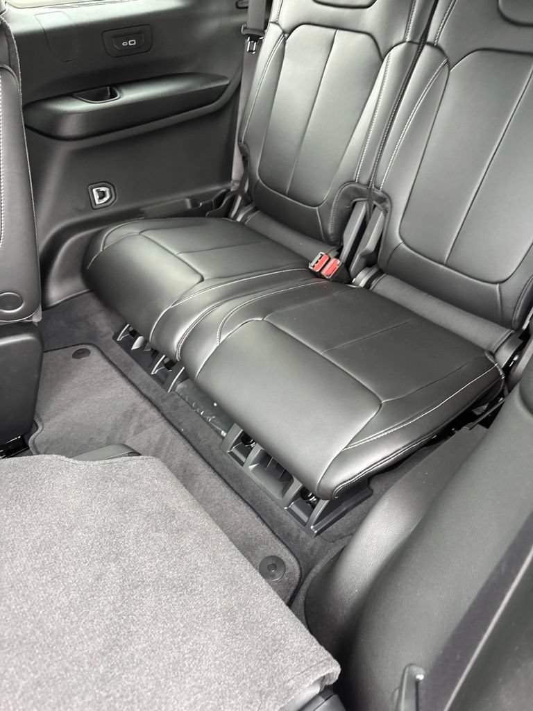 New 2026 Jeep Grand Cherokee L Limited w/ MOPAR Finishing Package AWD/4WD image 13