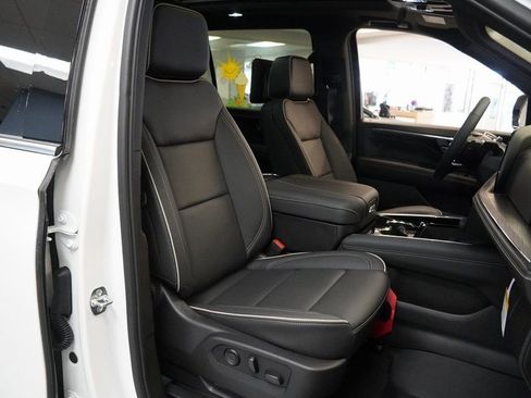New 2025 Chevrolet Suburban Premier AWD/4WD image 27
