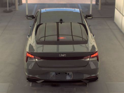 Used 2022 Hyundai Elantra Limited FWD image 9