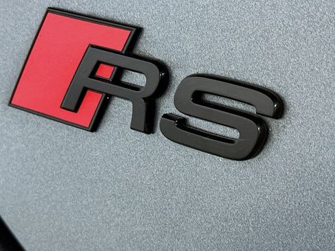 Used 2023 Audi RS e-tron GT w/ Carbon Performance Package image 10