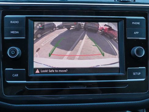 Used 2018 Volkswagen Tiguan S image 25