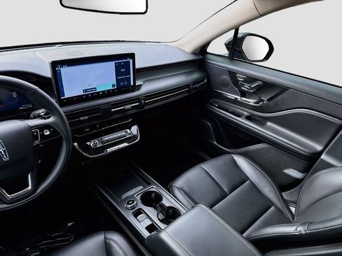 Used 2024 Lincoln Corsair AWD image 25