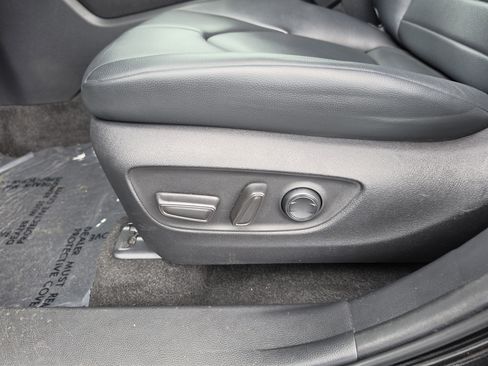 Used 2023 Toyota Highlander XLE FWD image 17