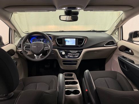 Used 2023 Chrysler Voyager LX FWD image 22