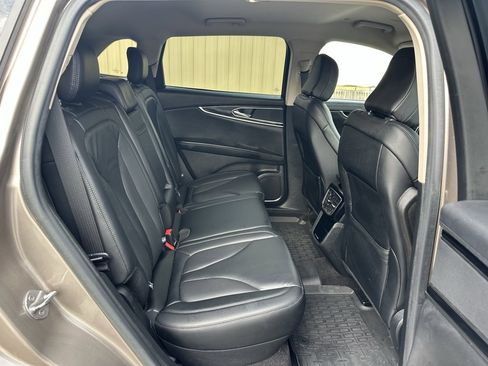 Used 2021 Lincoln Nautilus FWD w/ Equipment Group 101A image 17