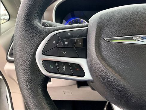 Used 2021 Chrysler Voyager LX image 10