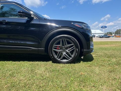 Used 2025 Ford Explorer ST w/ Sun And Sound Package AWD/4WD image 35