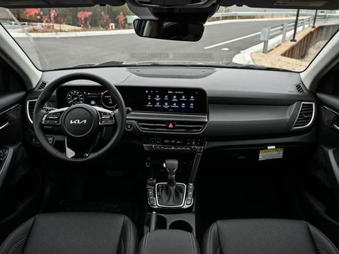 New 2026 Kia Seltos EX image 13