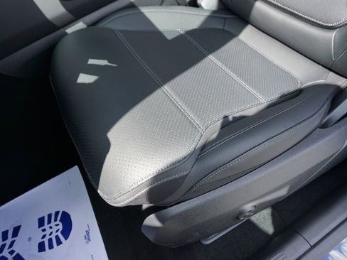 Certified 2025 Mercedes-Benz GLC 300 4MATIC image 40