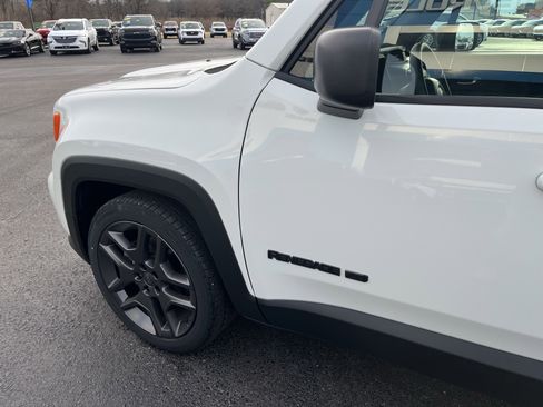Used 2021 Jeep Renegade Latitude image 2