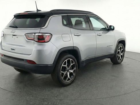 Used 2025 Jeep Compass Limited image 9