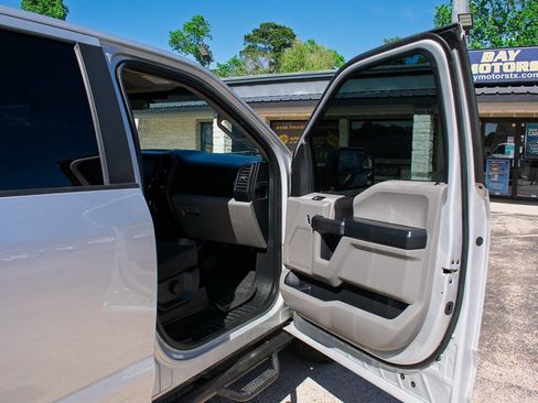 Used 2017 Ford F150 XL w/ Equipment Group 101A Mid AWD/4WD image 36