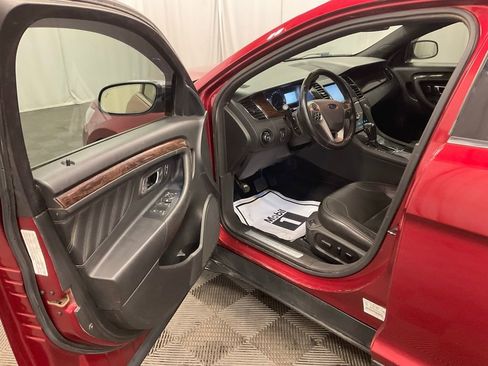Used 2015 Ford Taurus Limited w/ Equipment Group 301A image 4