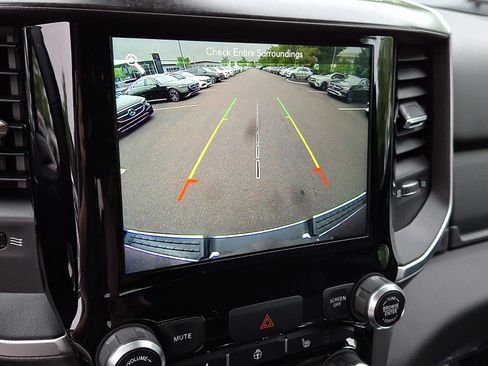 Used 2019 RAM 1500 Big Horn AWD/4WD image 18
