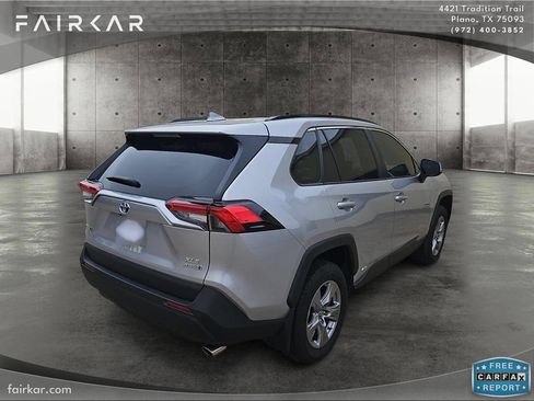 Used 2024 Toyota RAV4 XLE w/ Convenience Package image 5