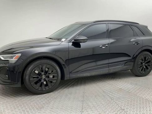 Used 2024 Audi Q8 e-tron Prestige w/ Prestige Package image 6