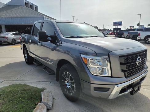 Used 2021 Nissan Titan SV w/ SV Convenience Package RWD image 7