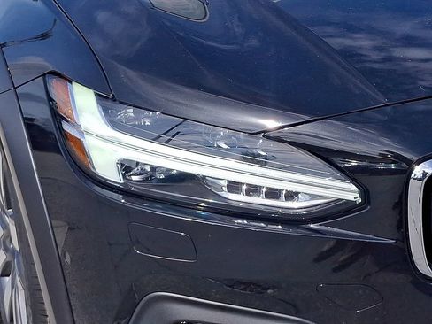 Certified 2024 Volvo V90 B6 Cross Country Plus w/ Protection Package Premier AWD/4WD image 34