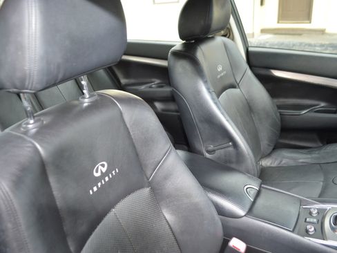 Used 2011 INFINITI G37 G37x Sedan 4D w/ Premium Pkg image 17