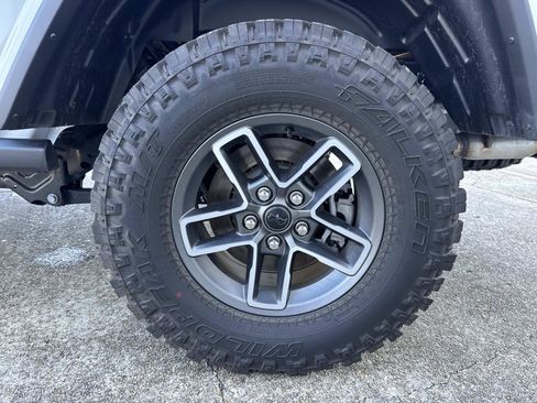 New 2025 Jeep Gladiator Mojave w/ Convenience Group image 3