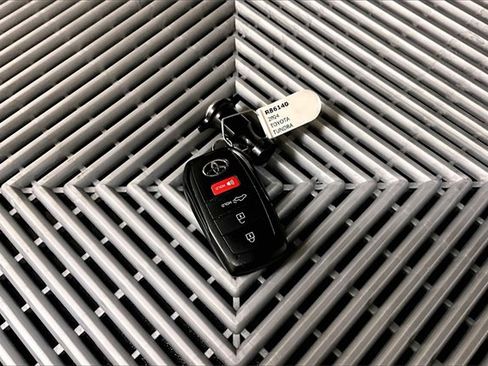 Used 2024 Toyota Tundra Platinum image 9