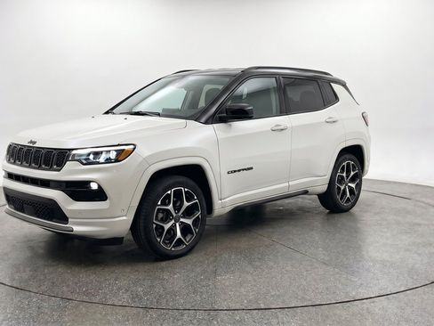 Used 2025 Jeep Compass Limited AWD/4WD image 3