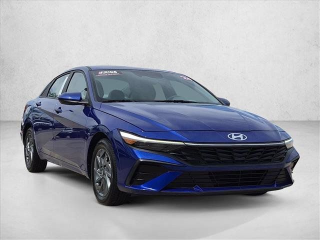 Used 2024 Hyundai Elantra SEL FWD image 3
