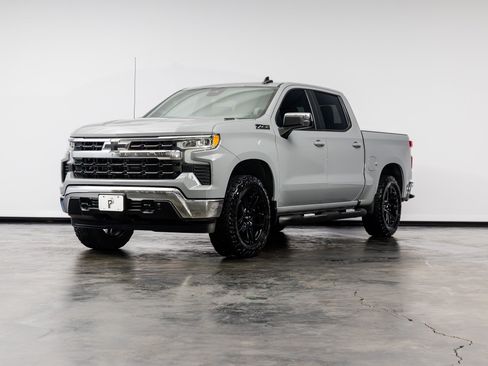 Used 2024 Chevrolet Silverado 1500 LT AWD/4WD image 7