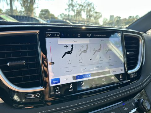 New 2026 Chrysler Pacifica Limited image 29