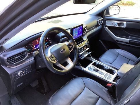 Used 2022 Ford Explorer Limited w/ Equipment Group 301A image 30