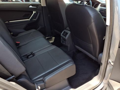 Used 2020 Volkswagen Tiguan SE FWD image 21
