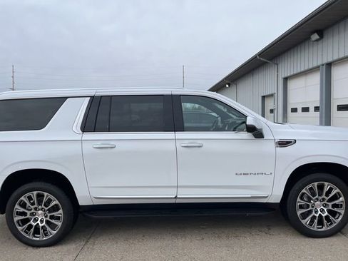 Used 2025 GMC Yukon XL Denali image 4