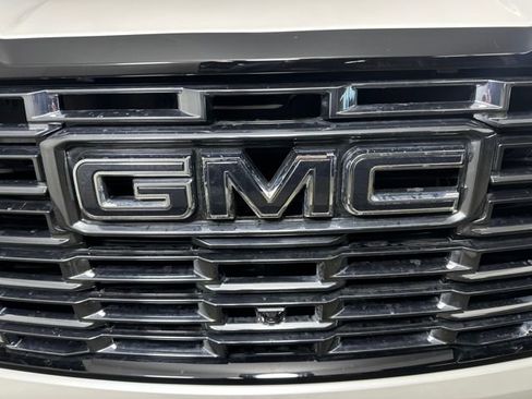 Used 2025 GMC Yukon Denali Ultimate w/ LPO, Floor Liner Package image 9