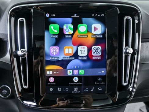 Used 2026 Volvo XC40 B4 Plus w/ Protection Package Premier FWD image 17
