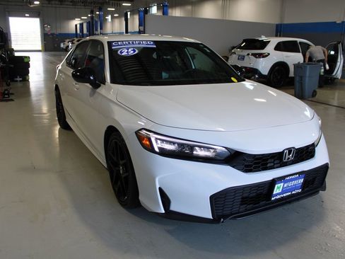 Used 2025 Honda Civic Sport image 4