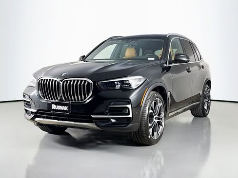 Certified 2023 BMW X5 xDrive40i w/ Premium Package AWD/4WD image 3