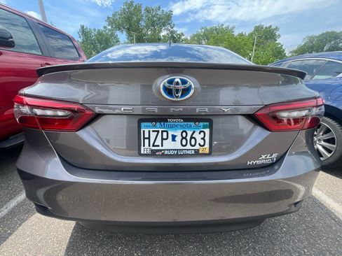Used 2021 Toyota Camry XLE FWD image 5