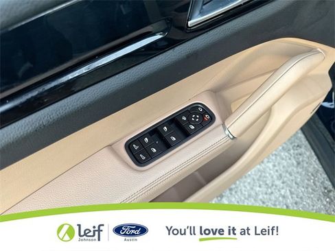 Used 2023 Porsche Cayenne image 19