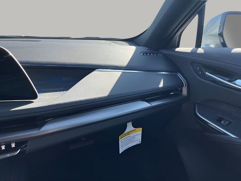 Certified 2025 Cadillac XT4 Sport w/ Technology Package image 23