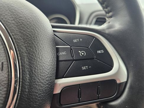 Used 2018 Jeep Compass Latitude w/ Popular Equipment Group AWD/4WD image 11