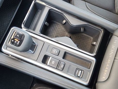 Certified 2025 Nissan Pathfinder SV image 16